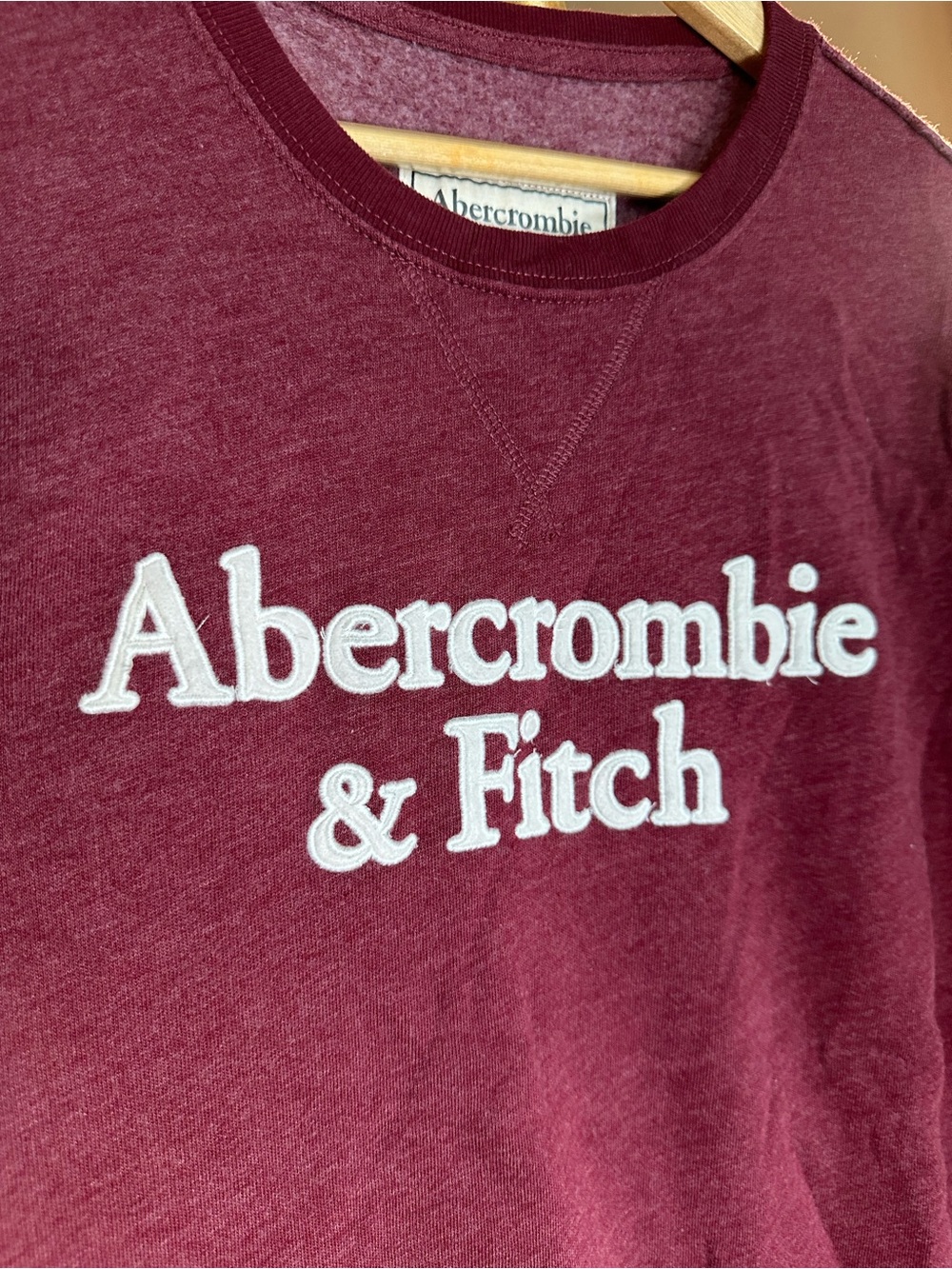 Abercrombie & Fitch Burgundy Embroidered Logo Crewneck Vintage Style - Picture 2 of 4